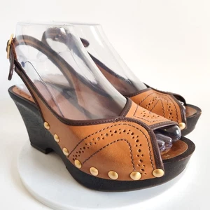 Bcbgirls Clogs Size 7.5 Tan Open Toe Gold Studded Faux Wood Platform Slingback - Picture 1 of 10