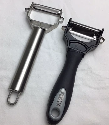 Titan Peeler and Miracle Peeler lote de 2 peladores de verduras Foto 1 de 4