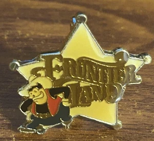 Prendedor vintage Disneyland Frontier Land usado envío gratuito - Imagen 1 de 2