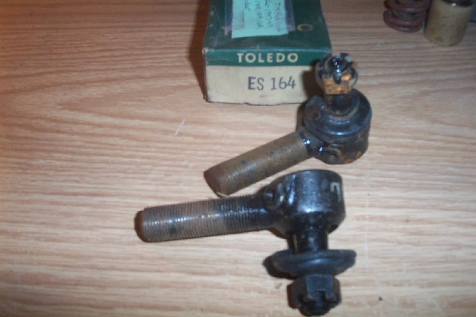 NORS STUDEBAKER COMMANDER 1947-49 LH/RH TIE ROD ENDS #ES164 - Image 1 of 1