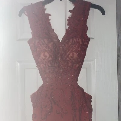 Vestido Rojo de Baile de graduación Talla 6 Cuentas Transparente Vestido de Fiesta Largo Cereza Ilusión Faviana ¡LO ÚLTIMO!! Foto 1 de 4