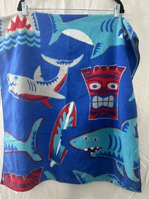 "Toalla de playa Mainstays 26"" X 54"" tabla de surf tiburón y tiki" Foto 1 de 4