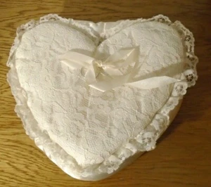 Vintage Bridal Heart Shaped Trinket Keepsake White Satin and Lace - Picture 1 of 4
