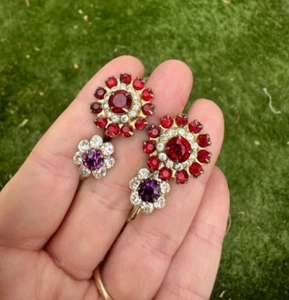 Lote 2 pares de pendientes vintage Coro cristal púrpura/rojo tono oro tornillo trasero Estate - Imagen 1 de 6