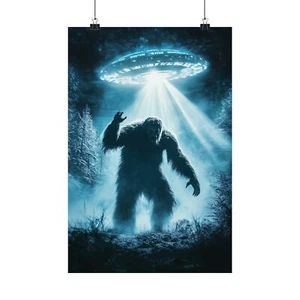 Sasquatch & UFO Poster - Bigfoot und Alien Poster für Kryptozoologie & UFO - Bild 1 von 13