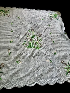 Vtg 80s Iris Appliqué Scalloped Quilt, Cornflower Blue, Gray, Green 98x100” - Picture 1 of 15