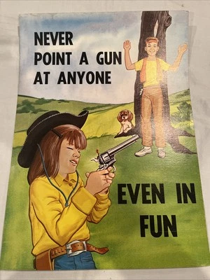 Póster de colección Never Point A Gun At Anyone Even In Fun Foto 1 de 2