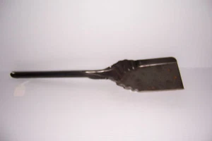 ANTIKE REPRODUKTION METALLKAMIN ASCHE KOHLESCHAUFEL MIT ROT LACKIERTEM BODEN - Bild 1 von 2