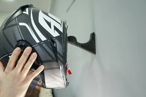 Helmaufhänger für Werkstatt Haus für alle Motorradhelme Motocross und Auto  - Bild 1 von 5