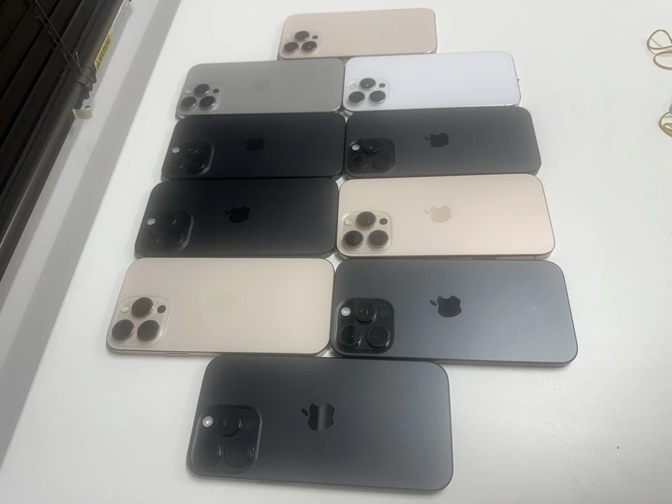 iPhone 16 Pro Max - Repuesto de marco de carcasa trasera con piezas - OEM-Negro Titanio Foto 1 de 4