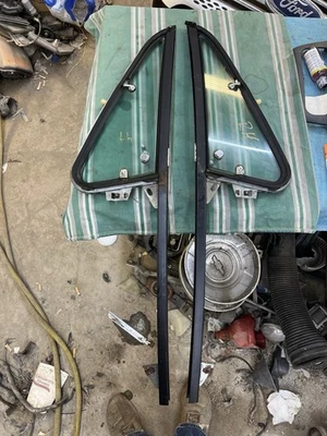 1987-1993 dodge ram pick up ramcharger LH & RH vent window assemblies OEM 88 89 - Image 1 of 4