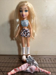 Muñeca Bratz Cloe con camisa con mochila 2001 - Imagen 1 de 7