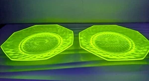 Lot of 2 Bryce Bros CANARY 7 1/4” Hexagon Plate c. 1885 No. 1000 DIAMOND QUILTED - Picture 1 of 7