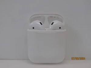 Apple AirPods 2nd Generation with Charging Case - White - Picture 1 of 8