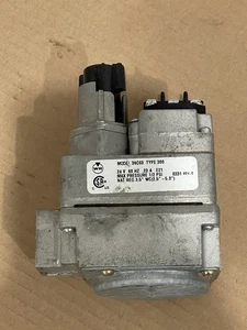 WHITE RODGERS COMBINATION GAS VALVE 36C03 TYPE 300 - Picture 1 of 5