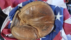 AL LOPEZ signed autographed signature PLAYER MODEL Glove Mitt MacGregor HOF auto - Picture 1 of 9
