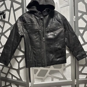Brand New Urban Republic Boys Black Hooded With Faux Sleeve Jacket Size 7/8 - Picture 1 of 11
