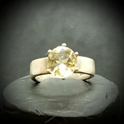 Anillo de citrino de ley sólido de .925 Foto 1 de 4