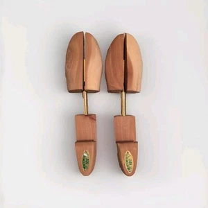 Moneysworth and Best Men's Cedar Shoe Tree with Hook Heel (1 Pair) - Picture 1 of 3