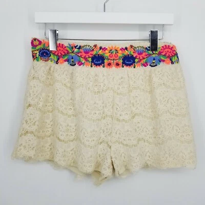 Pantalones Cortos Culotte Confort Cremallera Lateral Encaje Floral Marfil Para Mujer Lulumari Talla Grande Foto 1 de 4