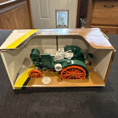 Tractor de horas extras John Deere 1/32 edición coleccionista #5607 ERTL NUEVO EN CAJA Foto 1 de 4