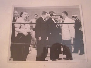 1952 ED McLEMORE WRESTLING CLUB OWNER PHOTOGRAPH IN THE RING - WRESTLERS - TUB B - Picture 1 of 2