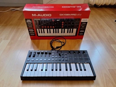 M-Audio Oxygen Pro Mini 32 Tasten USB-MIDI-Controller - Bild 1 von 3