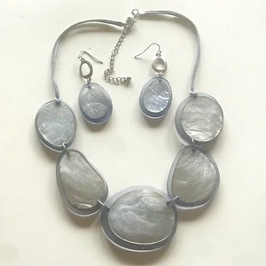 Statement Necklace Dangle Earring Set Resin Encased Shell Gray 19" Adjustable - Picture 1 of 15