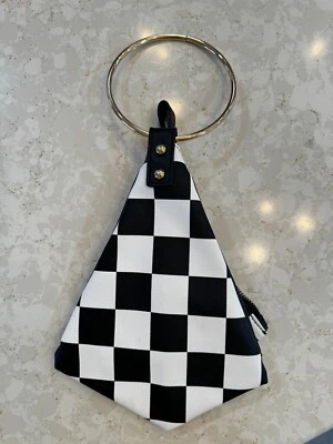 Yoki 包 - 方格人造皮革三角包 - 全新无标签 — 第 1/4 张图片