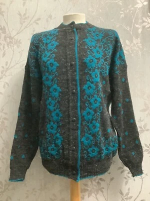 Ladies vinttage new  knitted cardigan flower pattern size 10/12 classic Look Top - Image 1 of 4