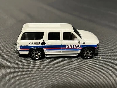 MATCHBOX WHITE CHEVY SUBURBAN K-9 POLICE UNIT 2000 - Image 1 of 4