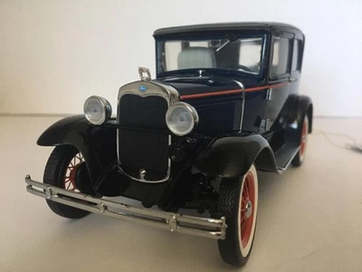 Franklin Mint 1930 Ford Tudor Pebble Beach 1/24 Diecast w/Box & Papers B11Z120 - Image 1 of 4