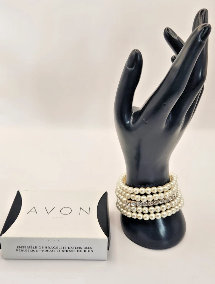 Juego de cinco brazaletes elásticos de perlas y diamantes de imitación Avon Pretty - 2011 Foto 1 de 1