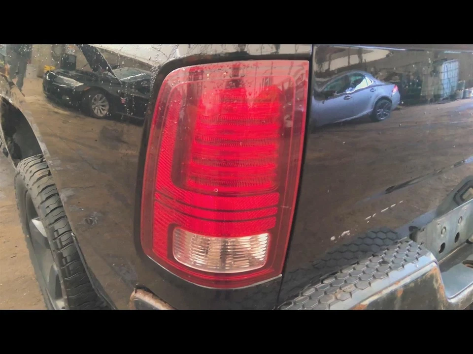 Driver Tail Light Classic Style 5 Lug Wheel Fits 13-24 DODGE 1500 PICKUP 6805745 Foto 1 de 4