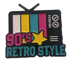 Broche prendedor de solapa colorida antena de TV esmalte "estilo retro años 90"^  - Imagen 1 de 7