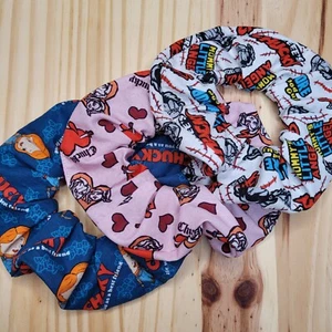 Chucky Scrunchies | Handmade in USA | Langlebiges Silikon Elastisch - Bild 1 von 6