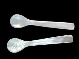 2 Designer Kaviar & Eier Perlmuttlöffel - LUXUS & GENUSS - 13 cm Perlmutt Löffel - Bild 1 von 6