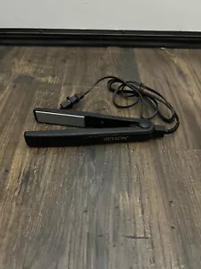 Revlon Essential Straight Quick And Smooth 1" Flat Iron 400F -RVST2043 - Picture 1 of 2
