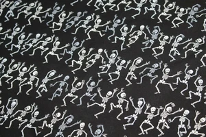 HALLOWEEN Fabric Fat Quarter FQ {100% COTTON} Skeleton Skeletons Spooky Quilting - Picture 1 of 12