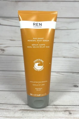REN Clean Skincare AHA Smart Renewal Body Serum Radiance 6,8 oz esfoliantes suaves - Imagem 1 de 3