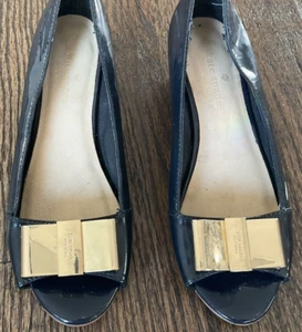Kate Spade Gold Bow Accent Patent Leather Wedge Black Open Toe Shoes Women's 6M - Picture 1 of 11