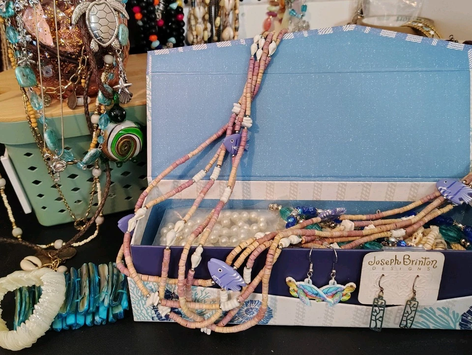 Tarro temático Ocean And Mermaid. Cuentas azules y verdes y plateadas It's Got Foto 1 de 1