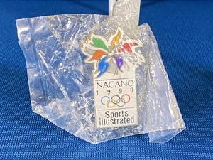 1998 Nagano Winter Olympics Pin Sports Illustrated in Package - Imagen 1 de 3
