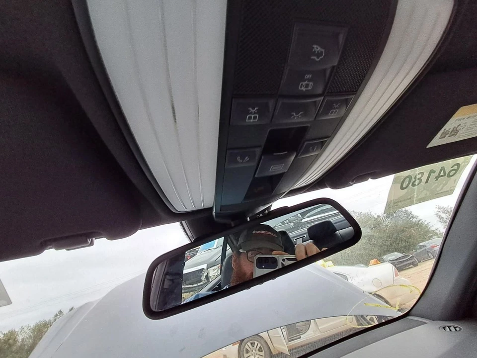 Консоль передняя 212 тип крыши седан E350 подходит для 10-13 MERCEDES E-CLASS 2731829 - Изображение 1 из 4