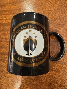 American Fighter Aces Association Tasse schwarz weiß und gold - Bild 1 von 9
