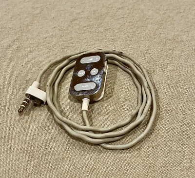 Apple iPod Remote Control A1018 genuine iPod Classic 3rd & 4th Generation - Image 1 of 4