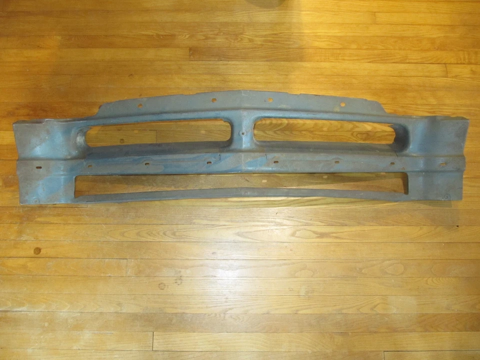 Nuevo de Lote Antiguo 1951-1952 Chrysler Mopar Saratoga Panel de Parrilla 1346579 Foto 1 de 4