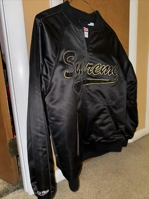 Chaqueta Universitaria Supreme®/Mitchell & Ness® Lentejuelas Logo Mediana Foto 1 de 4