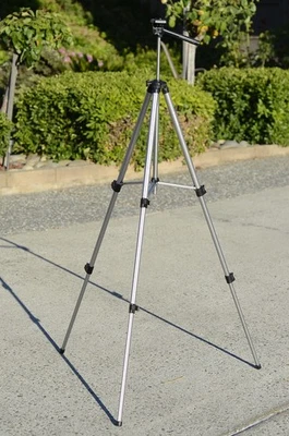 Samsonite Lightweight Silver Aluminum Adjustable Camera Pan Head Tripod 32" - Image 1 of 4