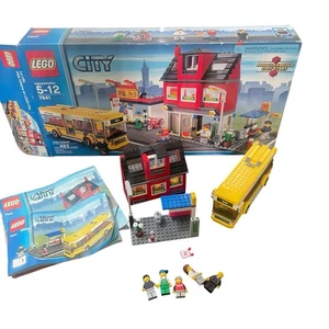 LEGO CITY: City Corner (7641) Used, Complete with all figures, box, and manual - Picture 1 of 13
